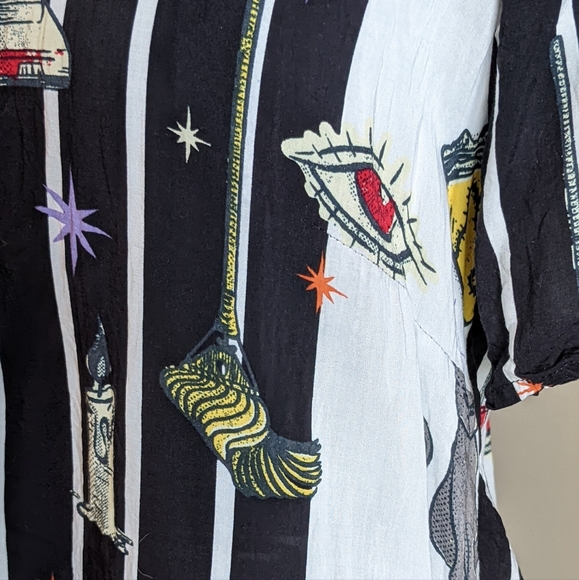 Disney Her Universe Hocus Pocus Button Up - Medium - Picture 5 of 9
